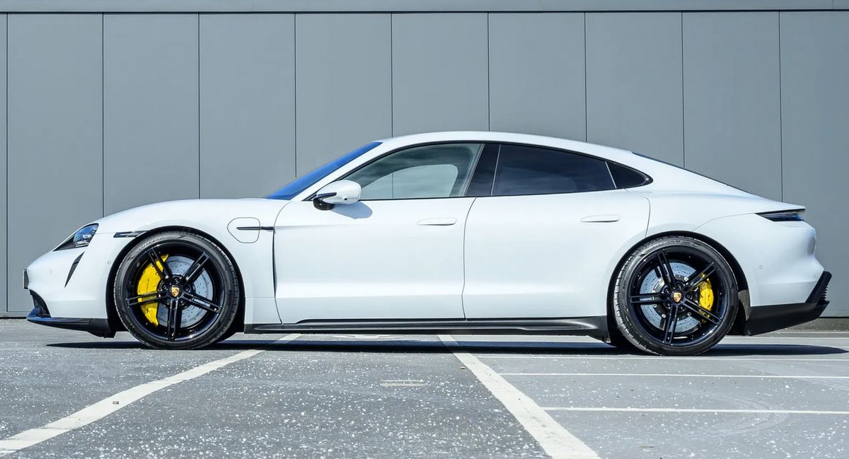 Компанія Porsche готує конкурента Tesla Model 3