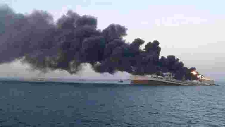 Найбільший військовий корабель Ірану згорів в Аравійському морі