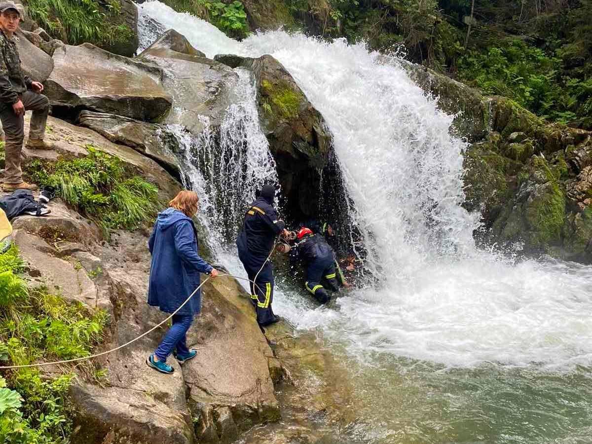 У вчительки, що організувала екскурсію на водоспад, стався серцевий напад