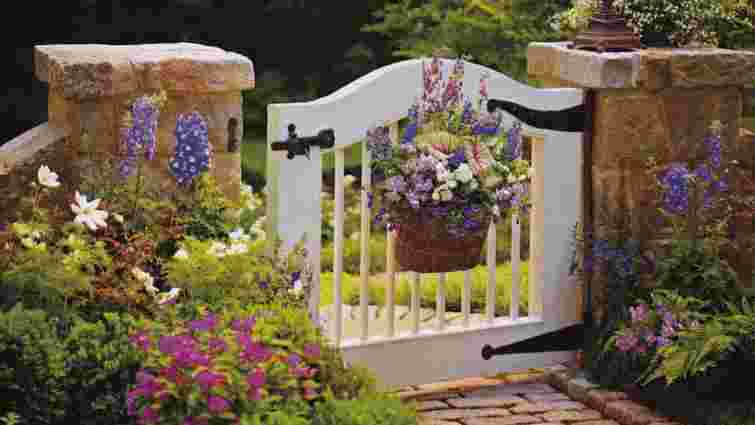Садові двері та хвіртки: найпопулярніші стилі оформлення