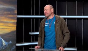 «Там перед вершиною лежать два покійники, їх ніхто не рухає – такий символ»