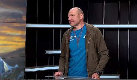 «Там перед вершиною лежать два покійники, їх ніхто не рухає – такий символ»