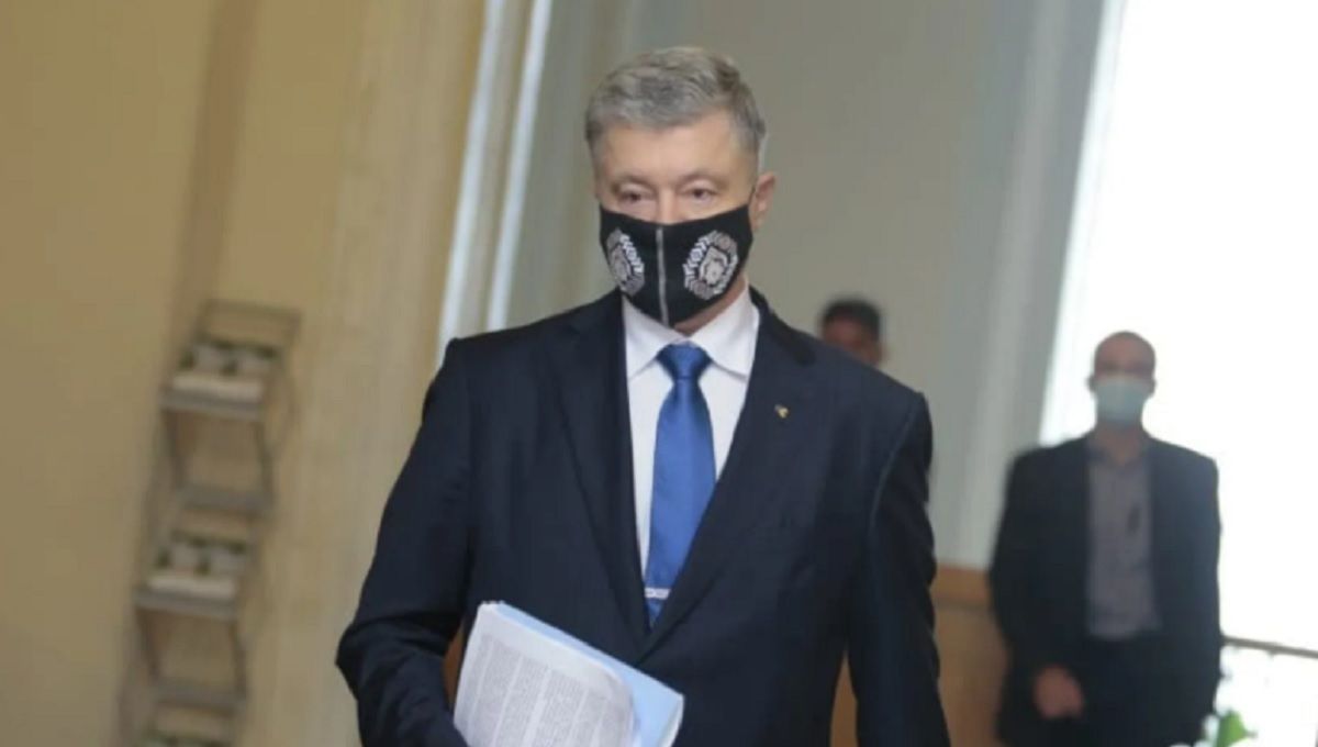 СБУ допитала Петра Порошенка у справі Медведчука 