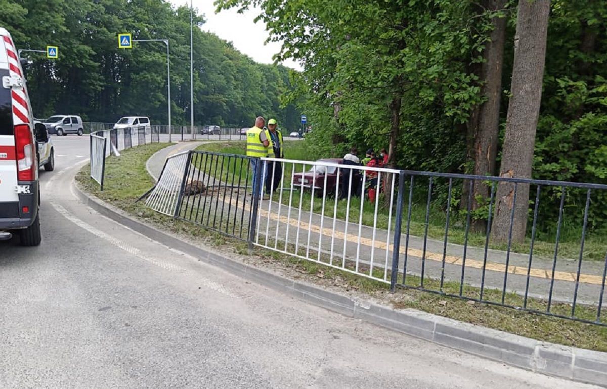 Біля Львова 47-річний водій ВАЗу помер від серцевого нападу за кермом 