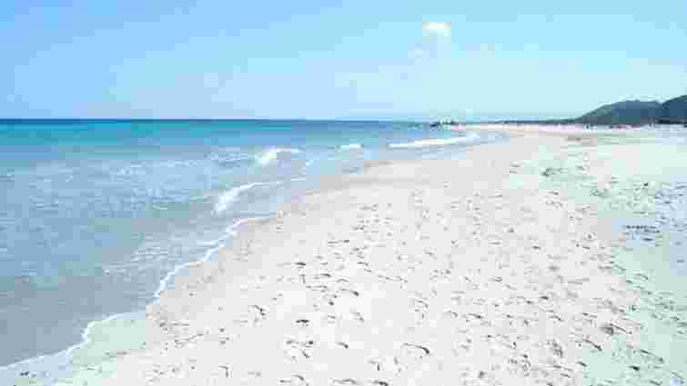 На Сардинії туристів штрафуватимуть за крадіжки піску з пляжу
