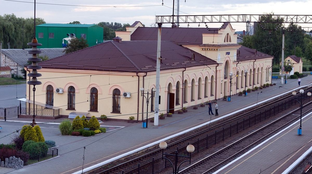 У Бродах під колесами пасажирського поїзда загинув чоловік