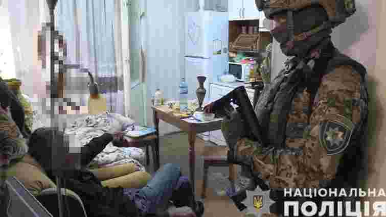 Київський пенсіонер заліз у квартиру через вікно на 9 поверсі і взяв в заручники власницю