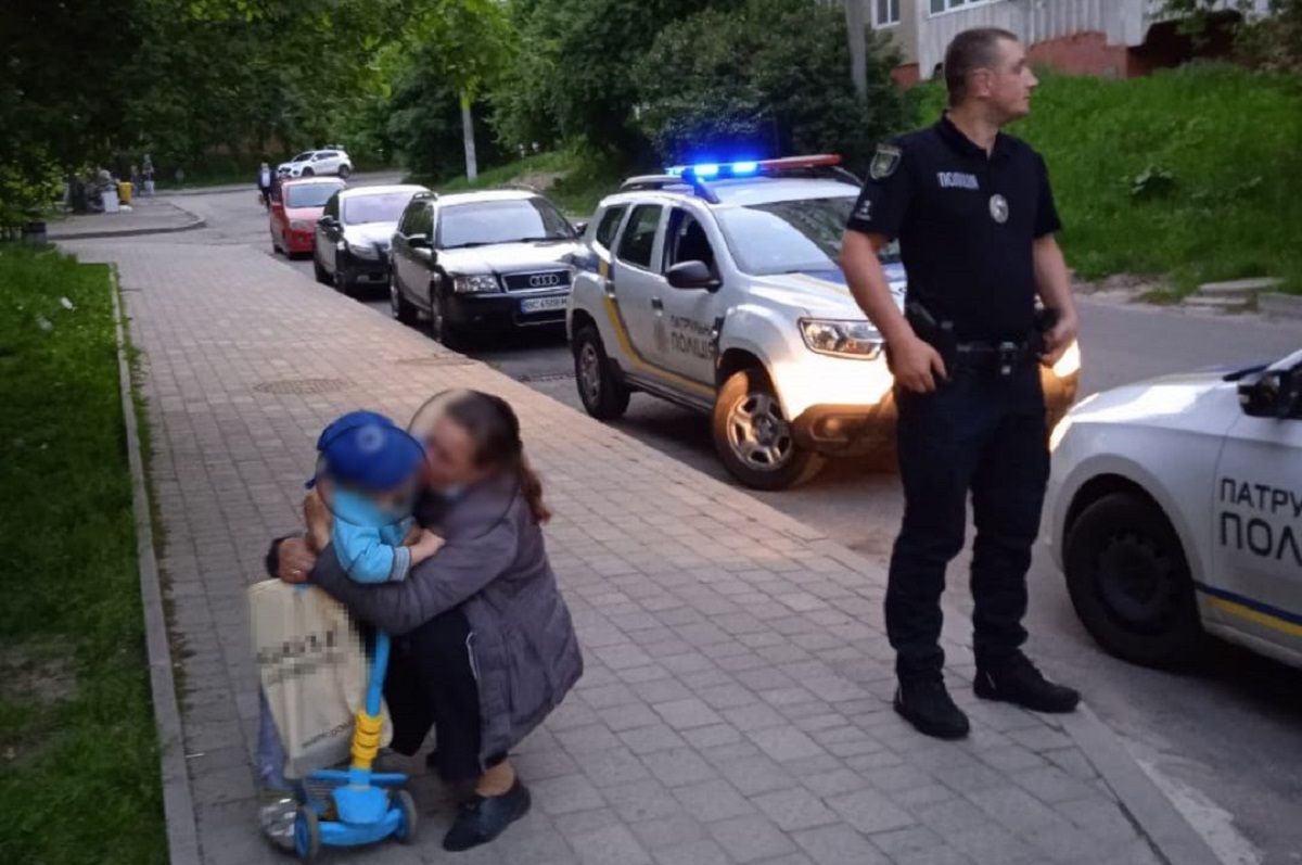 Трирічного львів’янина на самокаті розшукали за два кілометри від мами