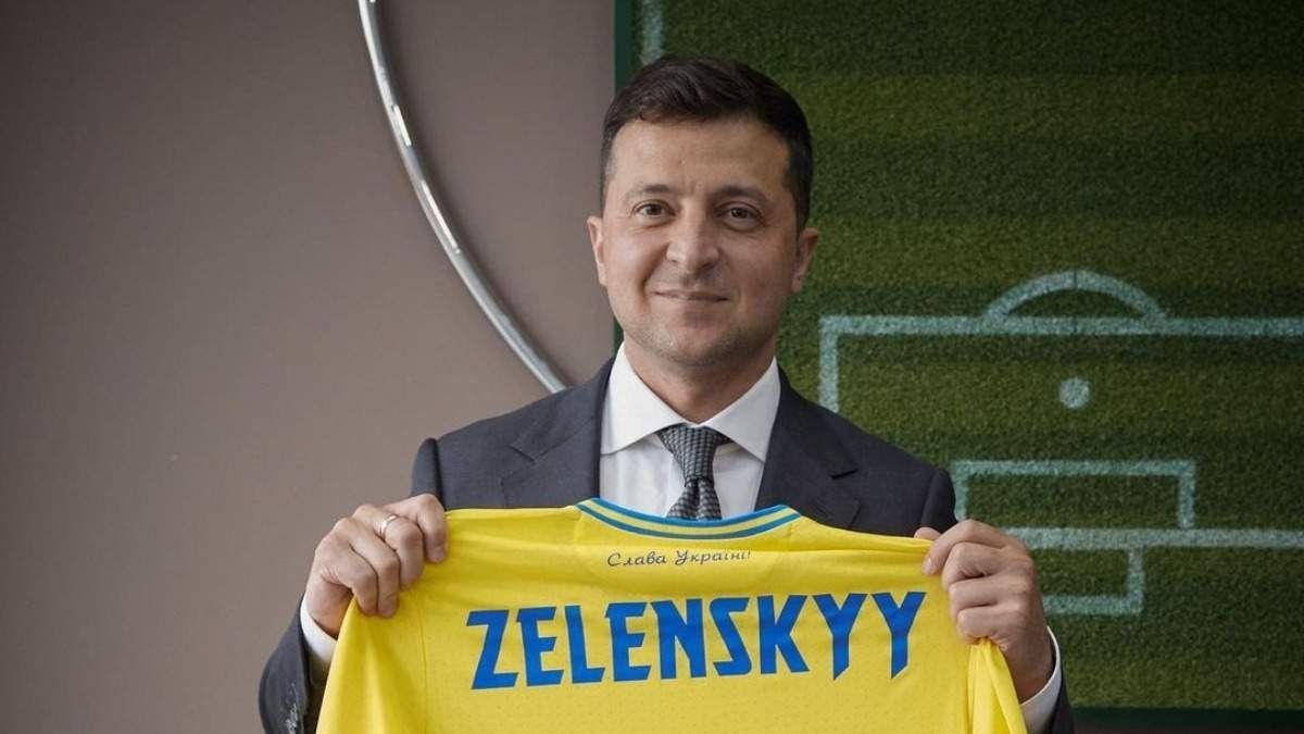 Зеленський отримав ексклюзивний екземпляр нової форми збірної України