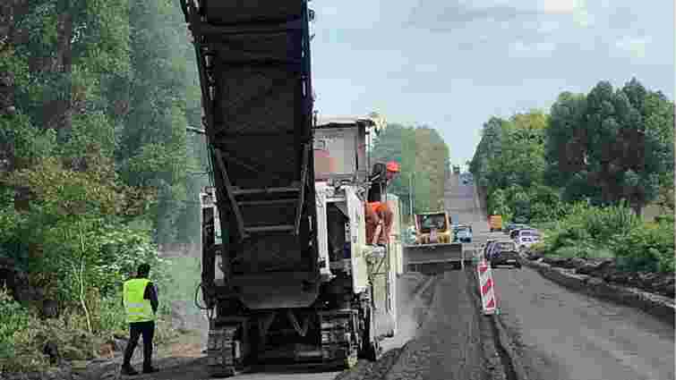 Дорожники почали ремонт аварійної дороги зі Львова до Рогатина