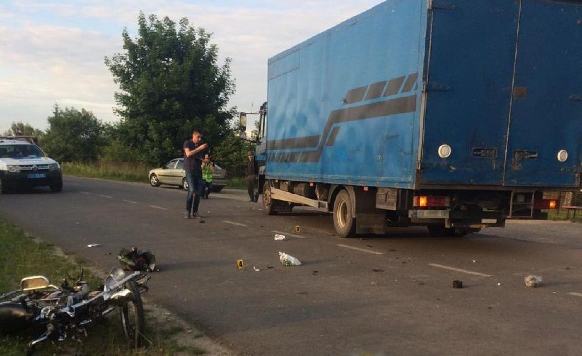 Біля Добротвора у ДТП з вантажівкою загинув водій мопеда