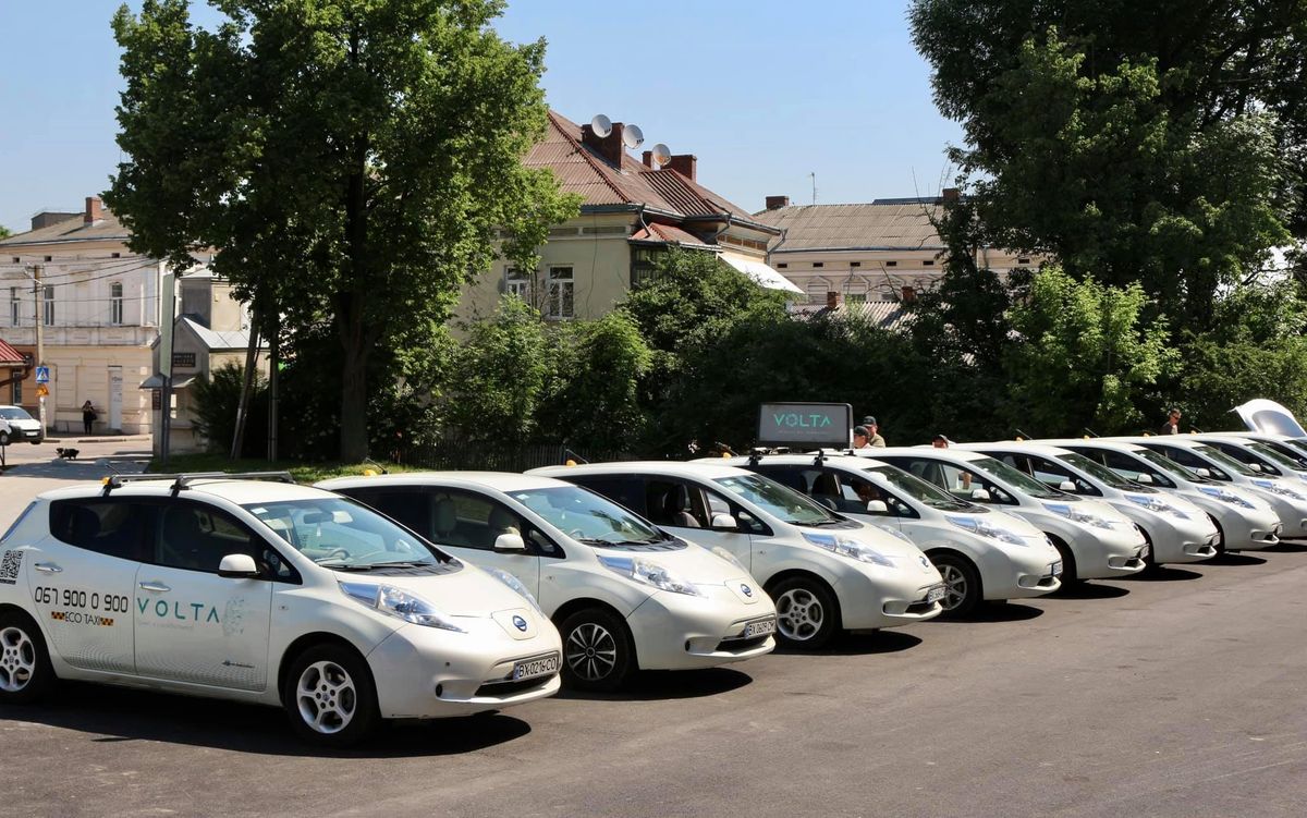 У Коломиї запустили сервіс таксі на електромобілях 