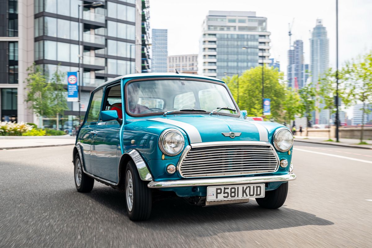 У Великій Британії класичні Mini почали обладнувати силовими агрегатами від Nissan Leaf