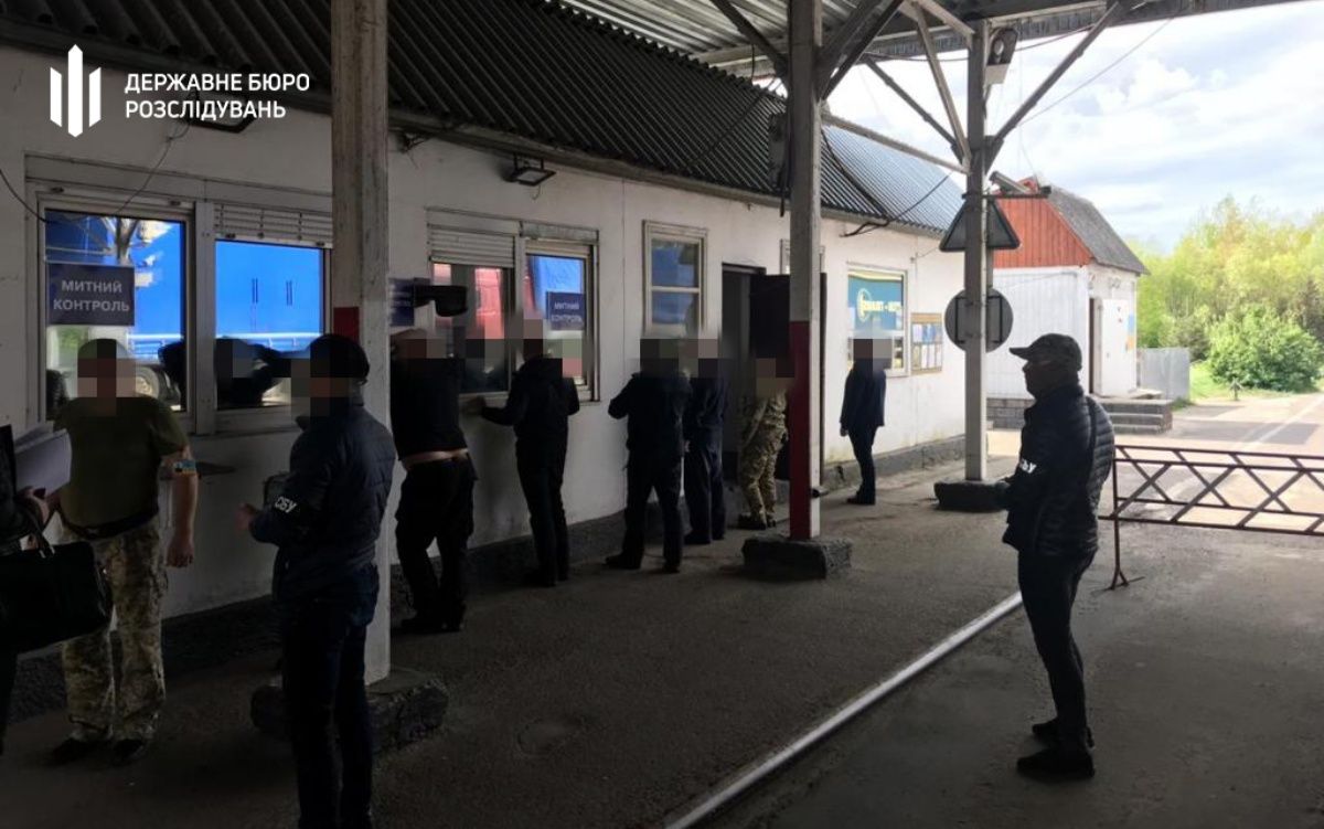ДБР викрило на Волині масштабну схему нелегального ввезення «євроблях»
