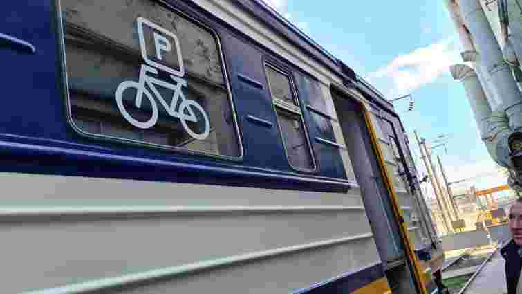 «Укрзалізниця» повертає веловагони в потяги до Карпат