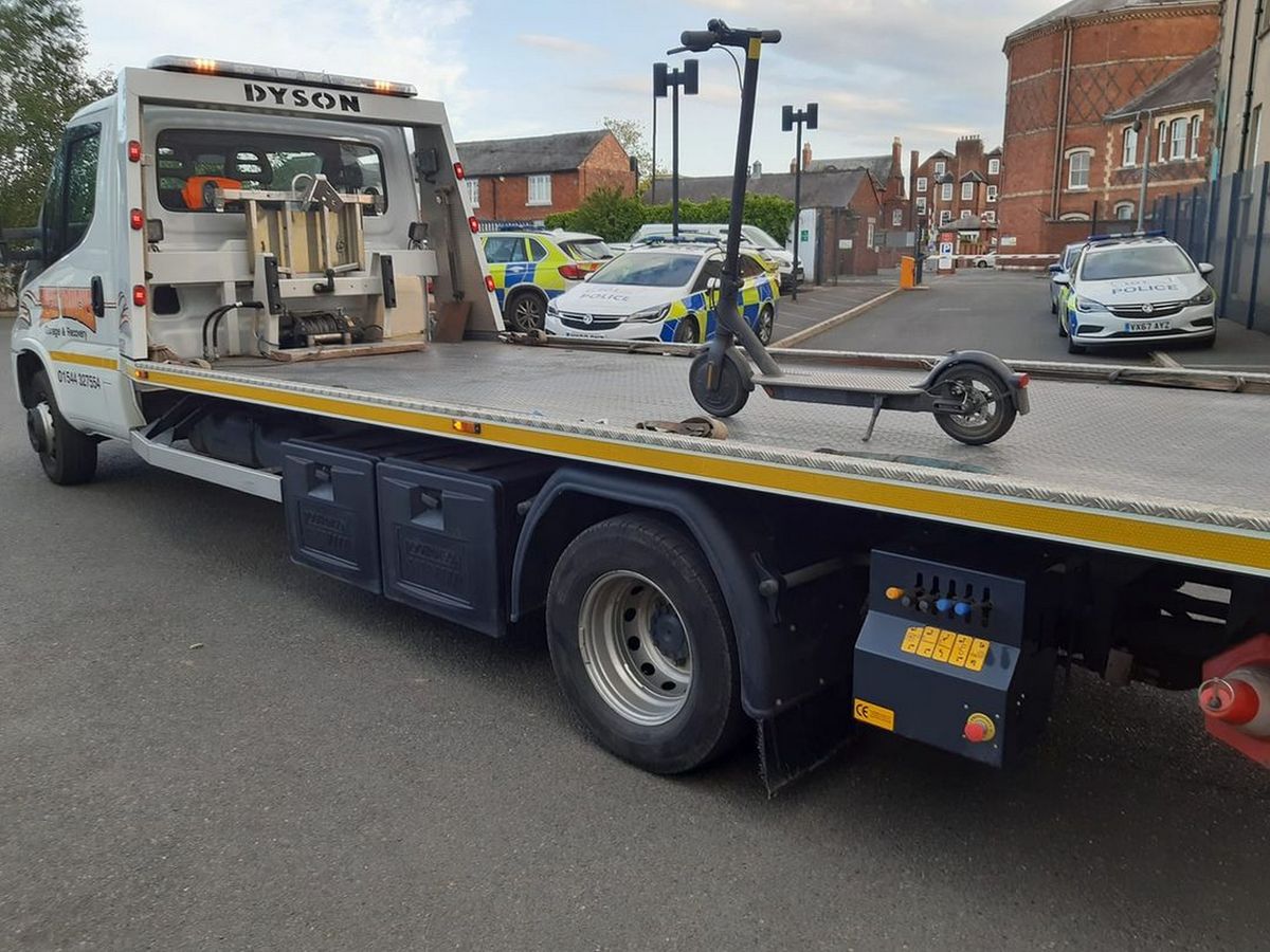 У Великій Британії за порушення ПДР евакуювали перший електросамокат
