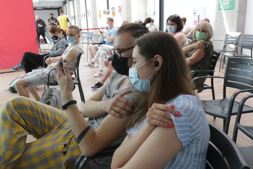 Черга вакцинації в торговому центрі Форуму LVIV