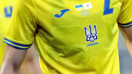 В Санкт-Петербурзі перевірять сувенірні лавки на наявність форми збірної України