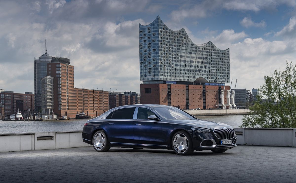 Mercedes розпочав продажі розкішного лімузина Maybach S-Class