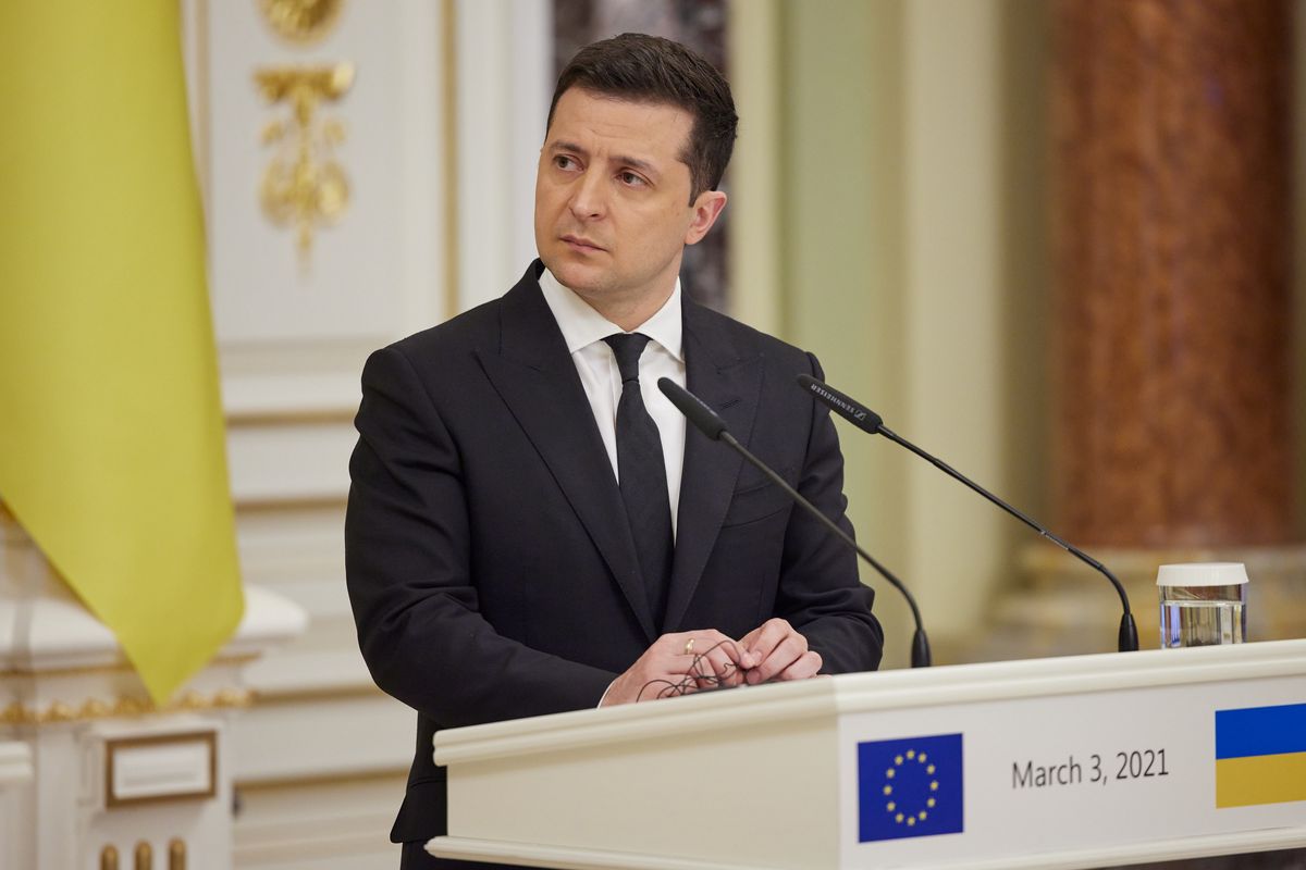 Зеленський підписав указ про підвищення мінімальної зарплати медикам