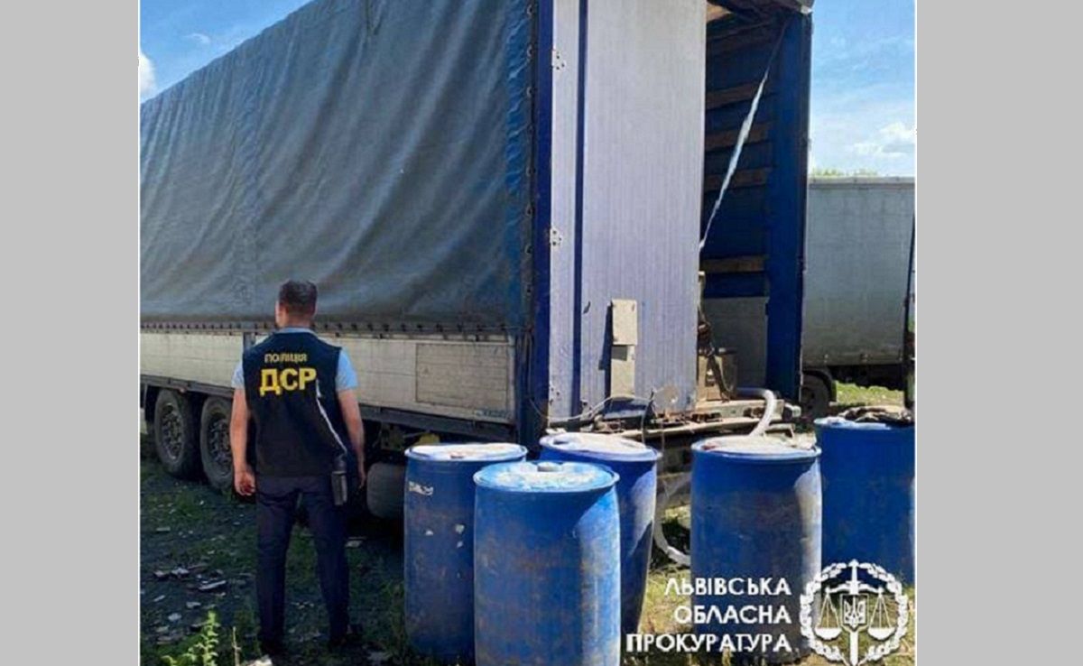 Біля Червонограда правоохоронці вилучили 24 тонни нелегального спирту  