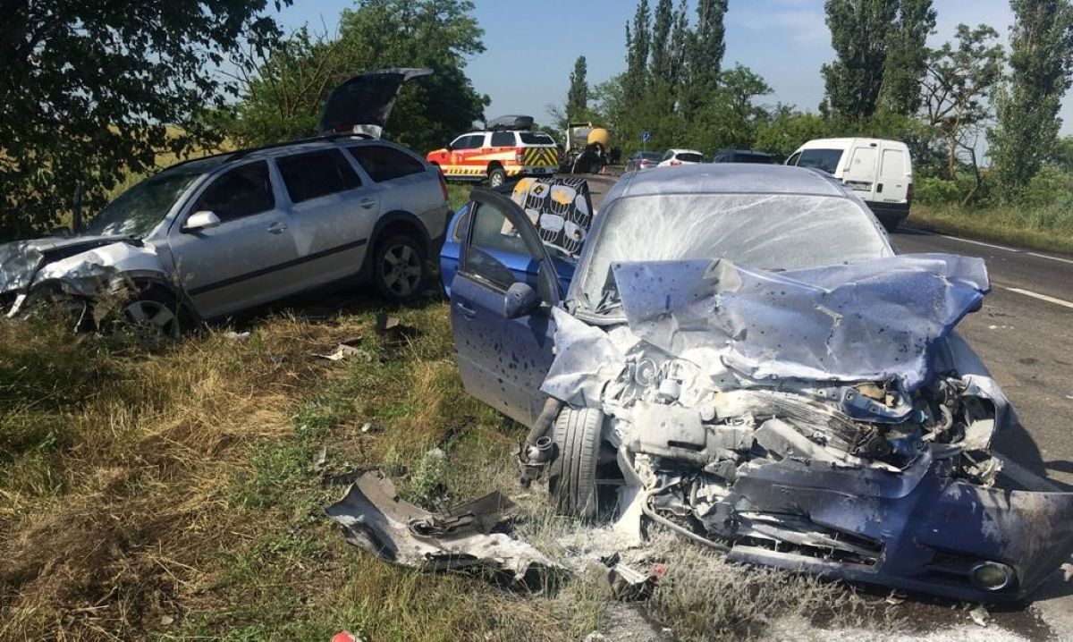 На Миколаївщині внаслідок ДТП двоє людей загинули, ще п’ятеро постраждали