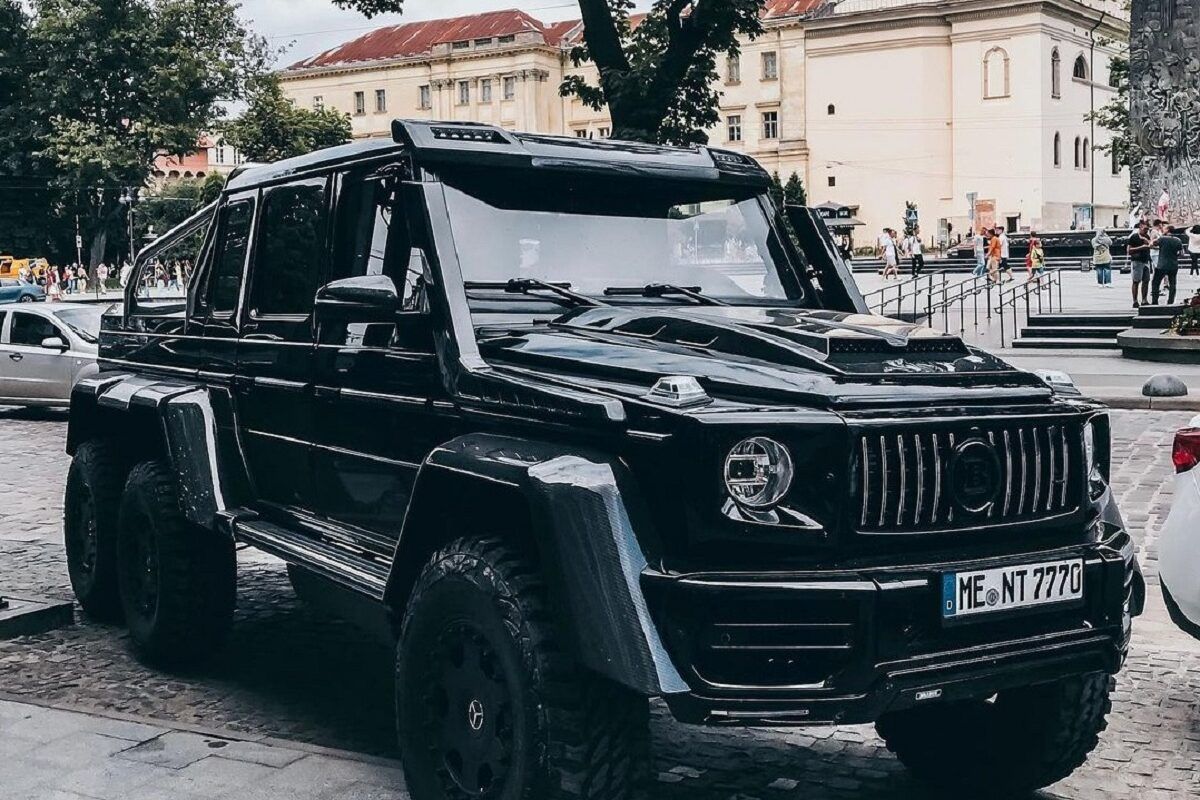 У Львові з’явився крутий шестиколісний Гелендваген