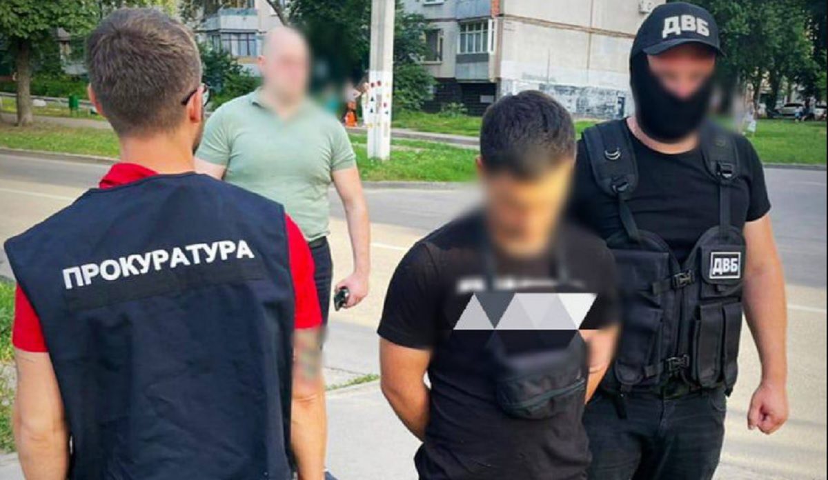 22-річний поліцейський робив у Харкові «закладки» із мефедроном
