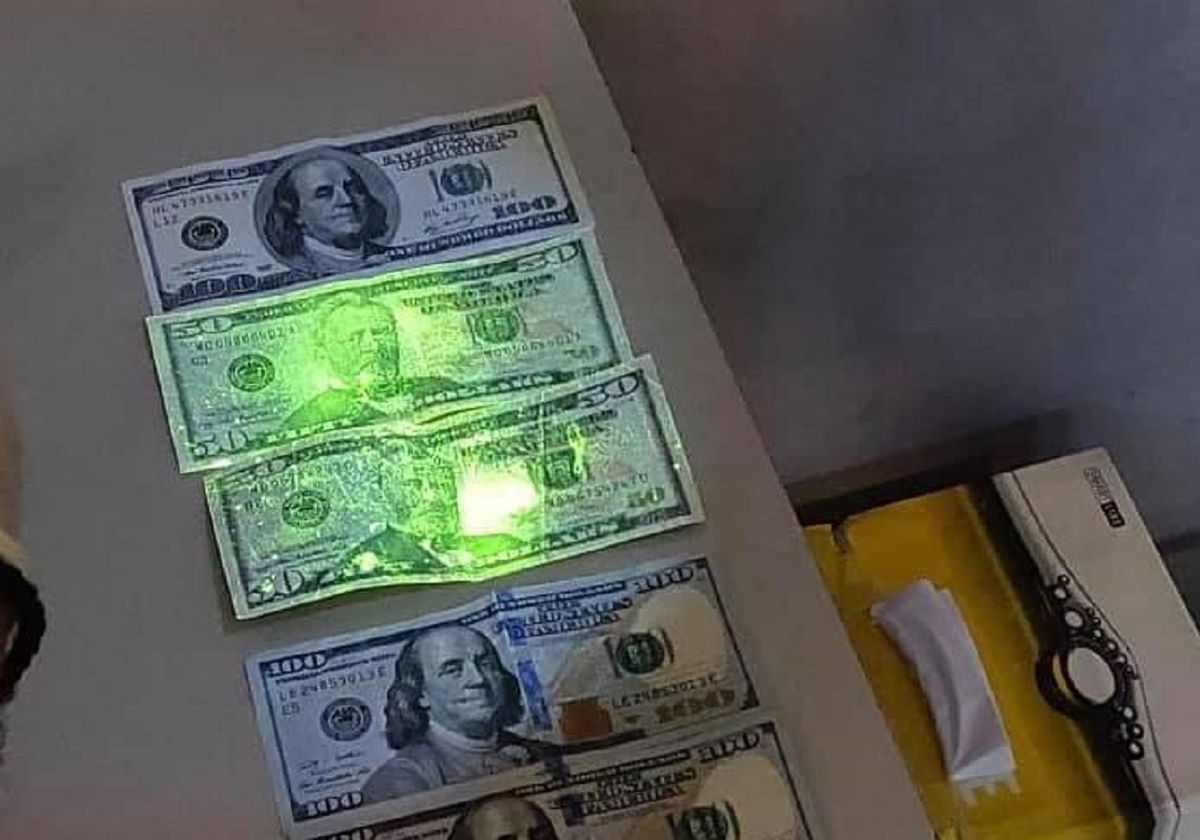 Старшого інспектора митного поста «Ягодин» затримали на хабарі 150 доларів