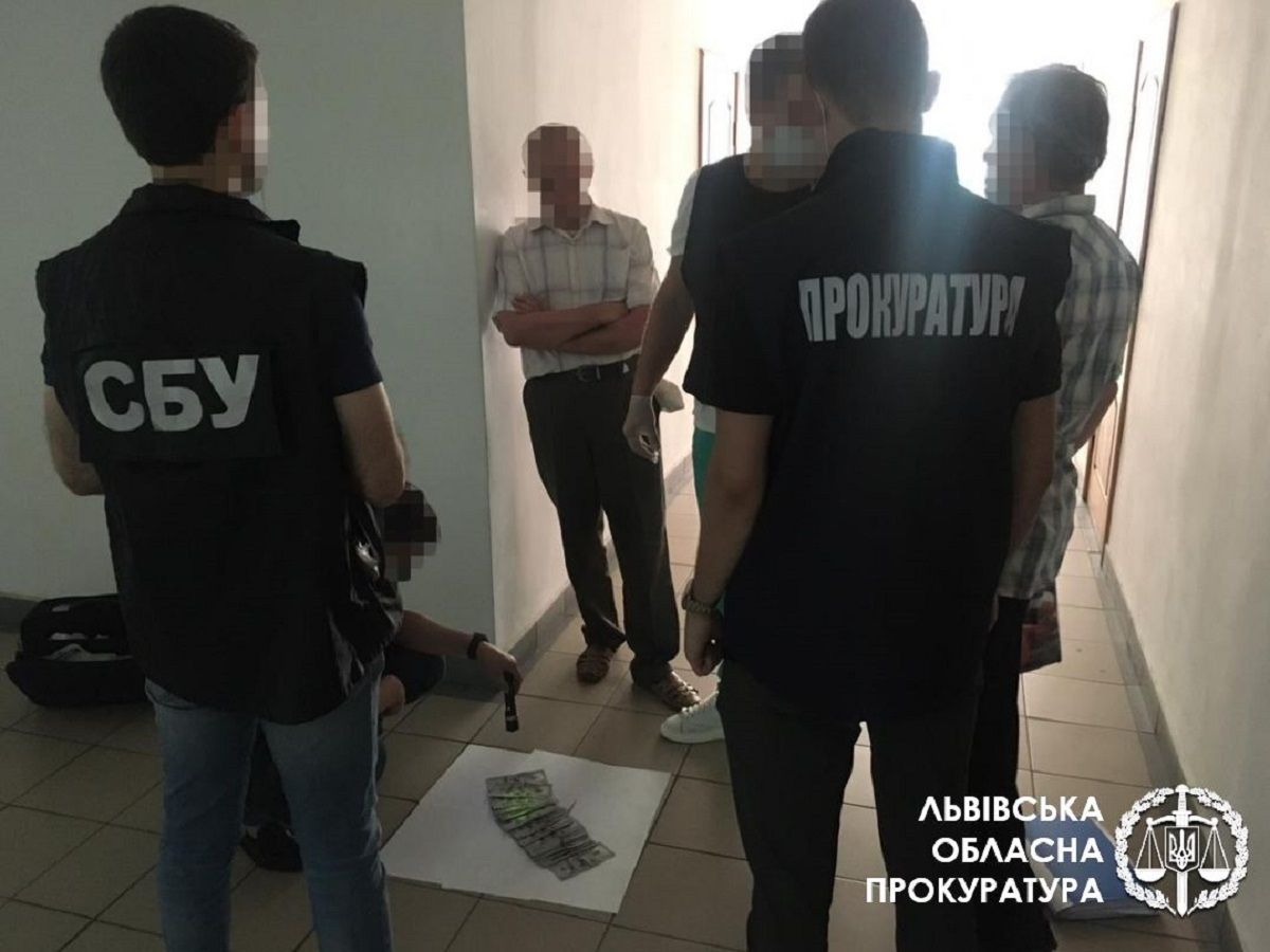 На хабарі затримали посадовця львівського відділення Фонду соцстрахування