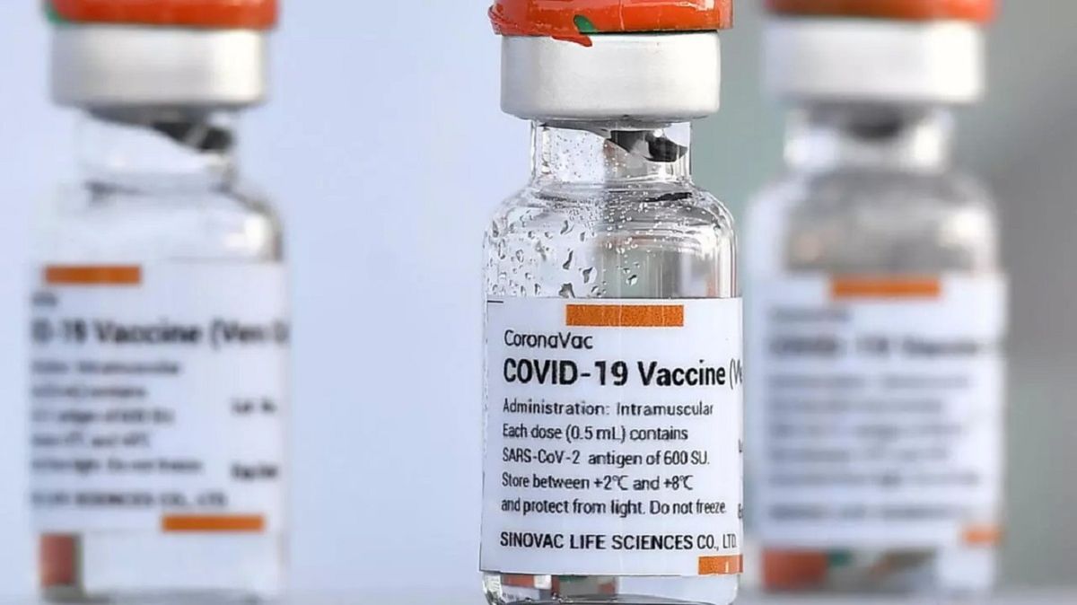 Китай шантажував Україну припиненням поставок вакцини від Covid-19, – ЗМІ