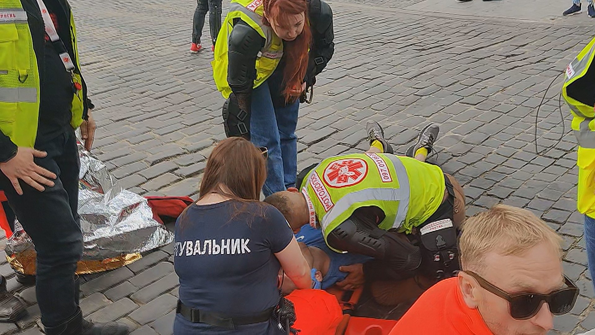 Медики майже годину намагалися врятувати життя 23-річному хлопцеві