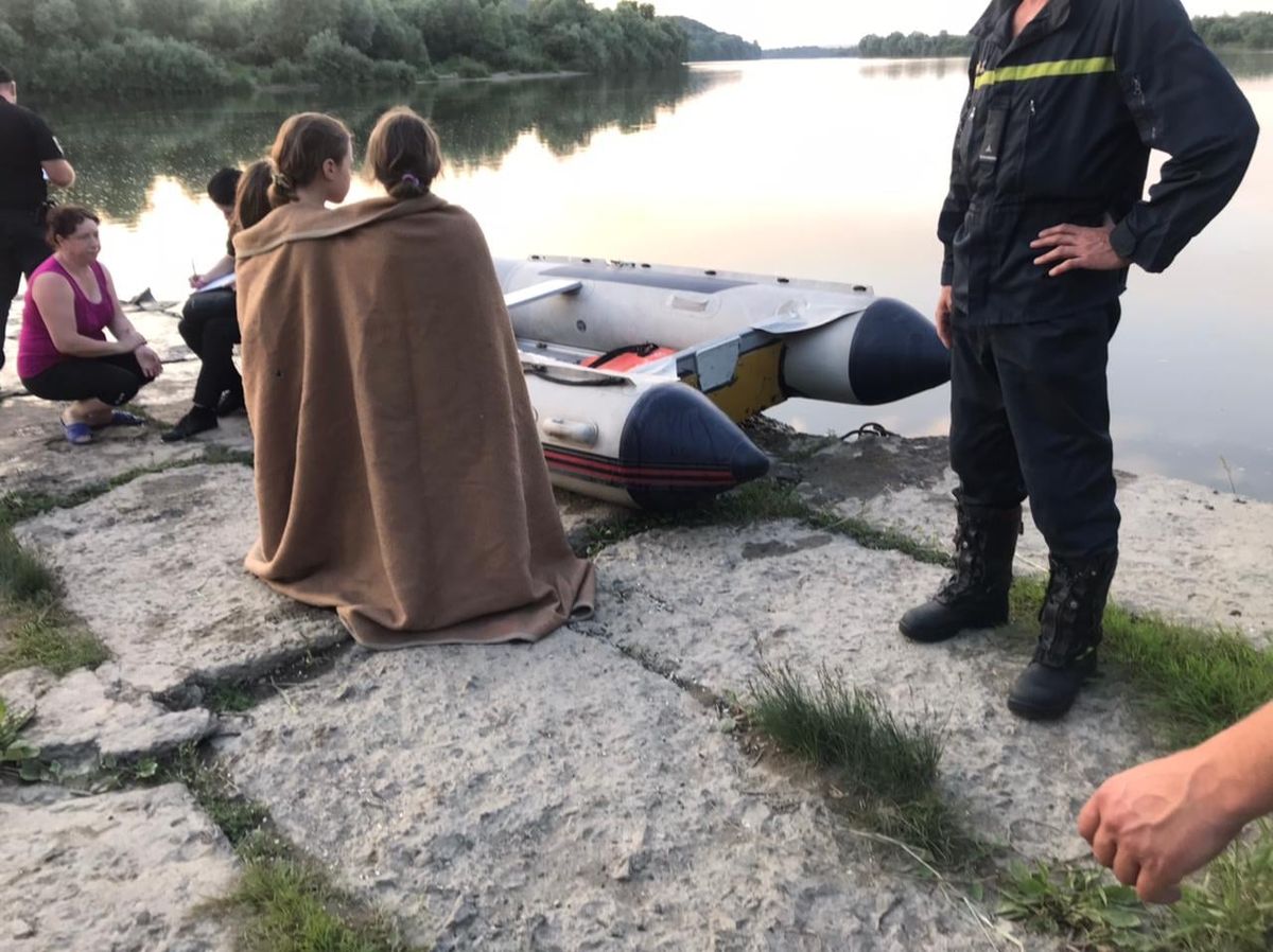 Під час порятунку доньок у Дністрі втопився 40-річний чоловік