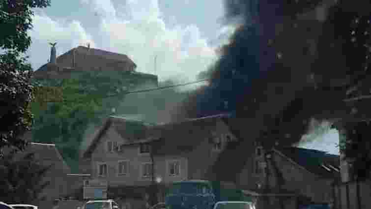 У готелі біля Мукачівського замку виникла масштабна пожежа
