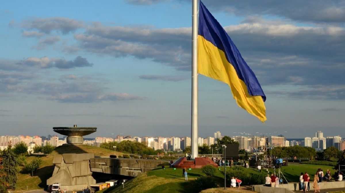 На гігантські флагштоки до Дня Незалежності витратять 170 млн грн