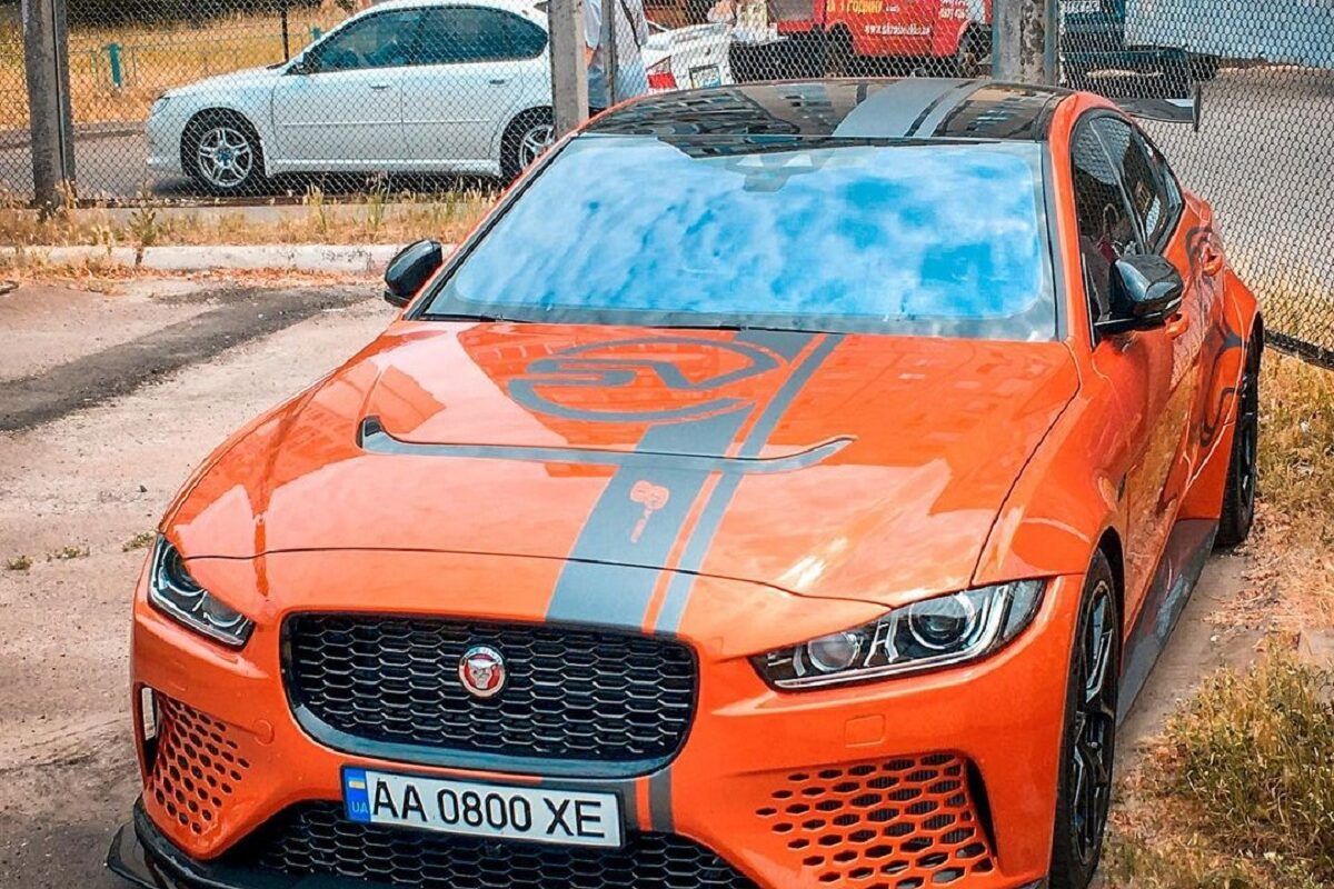 У Києві помітили рідкісний Jaguar XE SV Project 8