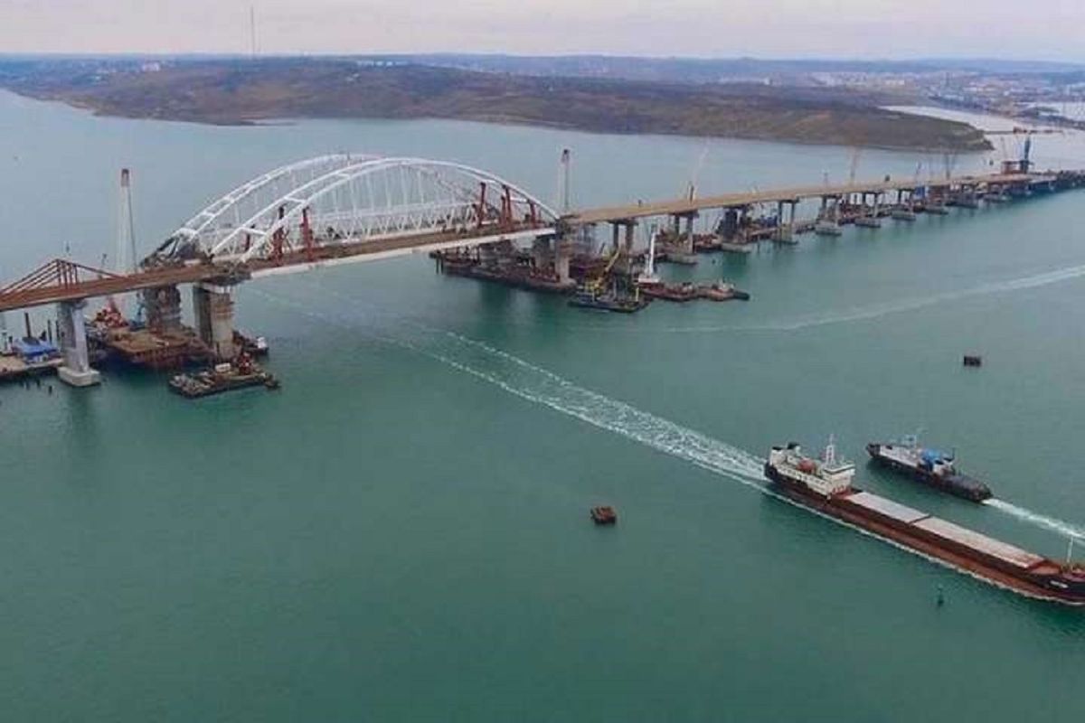 Путін дозволив військовим блокувати акваторію в Керченській протоці