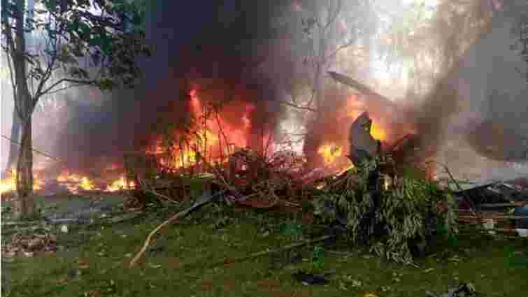 На Філіппінах розбився літак із 85 військовими на борту