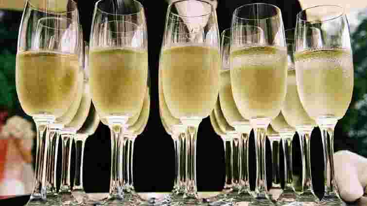 Moet Hennessy погодилася називати шампанське в Росії «ігристим вином»