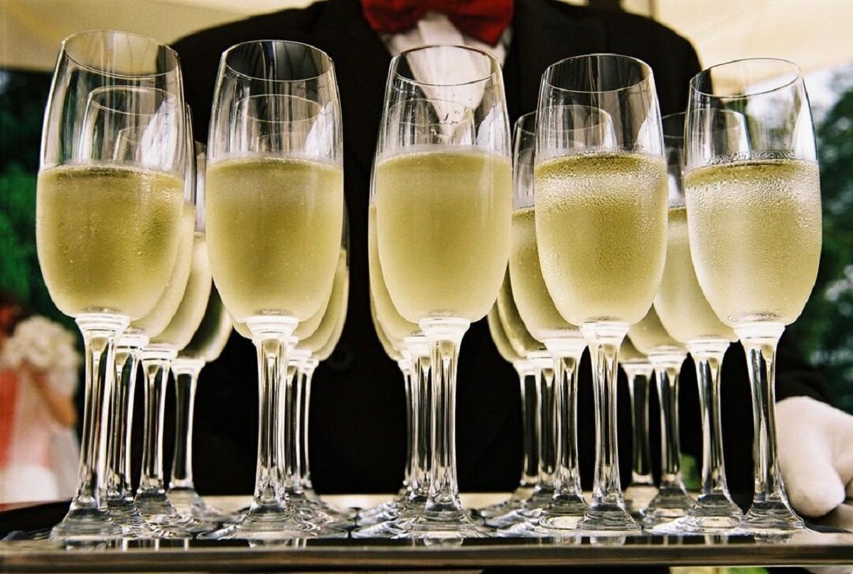 Moet Hennessy погодилася називати шампанське в Росії «ігристим вином»