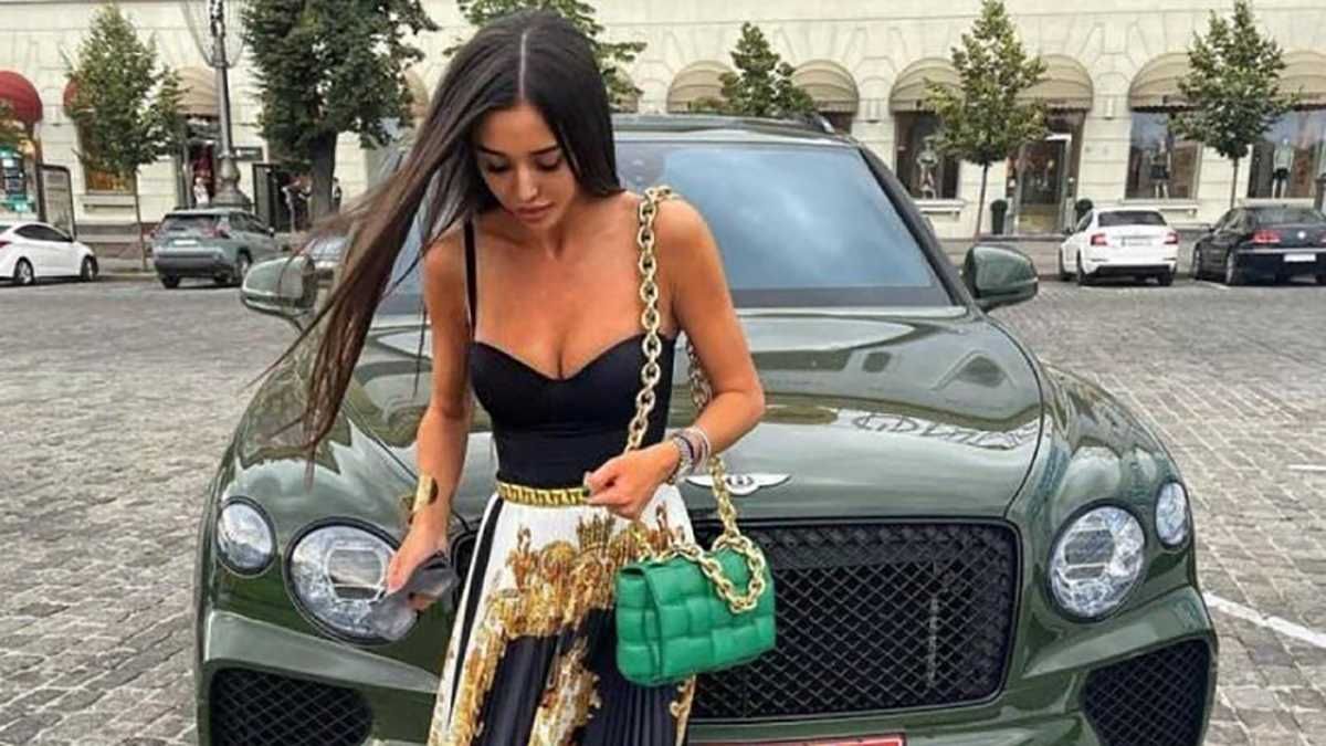 Харківська блогерка через самовикрадення вимагала гроші в російського бізнесмена