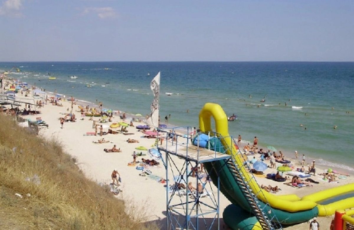 На пляжі у Запорізькій області працівника водних атракціонів вбило струмом