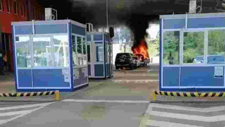 На словацькому кордоні чоловік спалив авто і спробував втекти в Україну