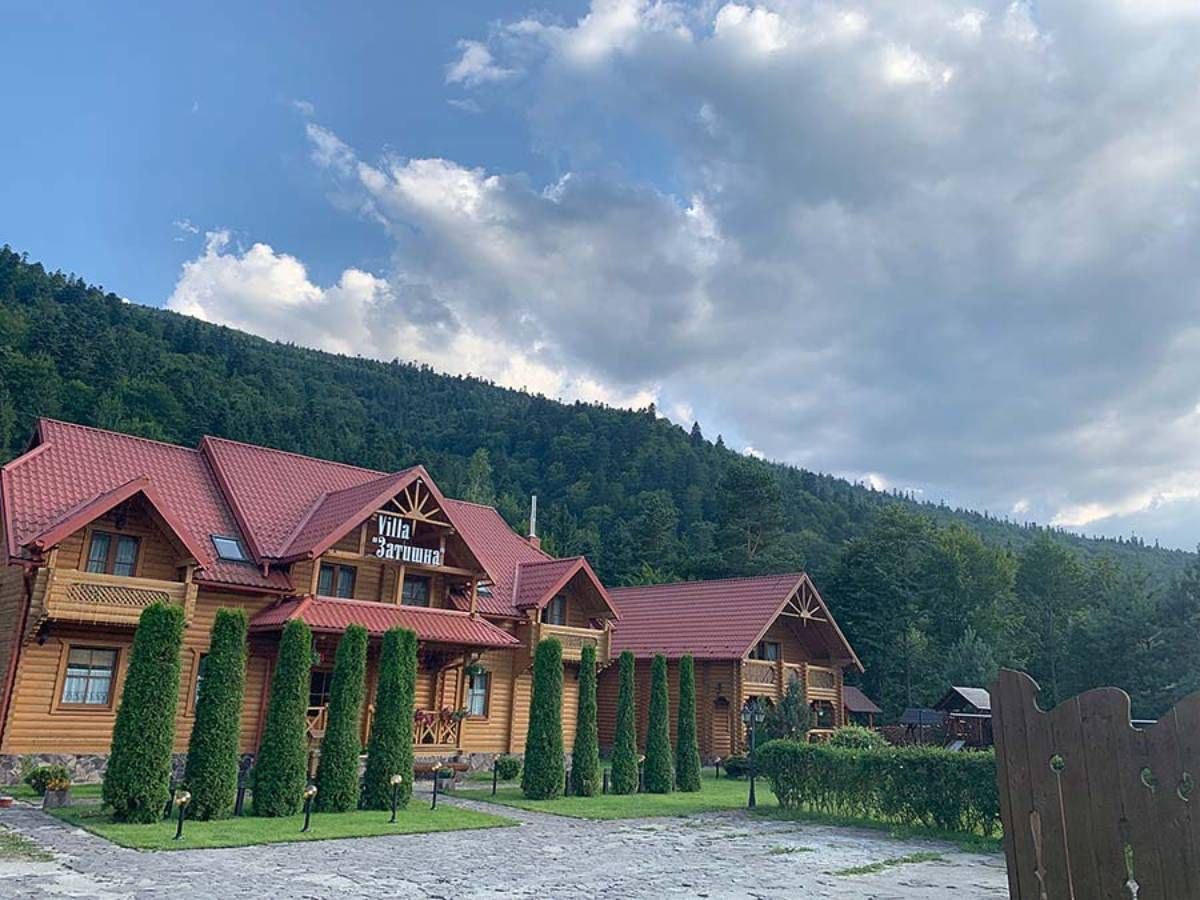 У Микуличині з харчовим отруєнням госпіталізували групу випускників
