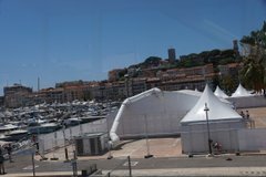 Плюнути на Канни