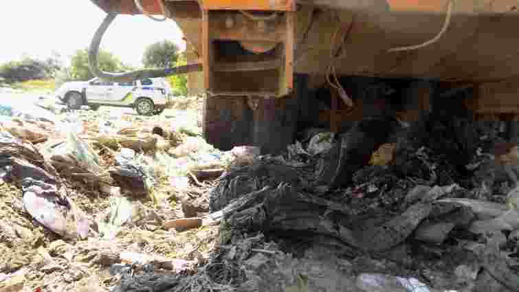 Внаслідок наїзду сміттєвоза на Закарпатті загинула 31-річна жінка