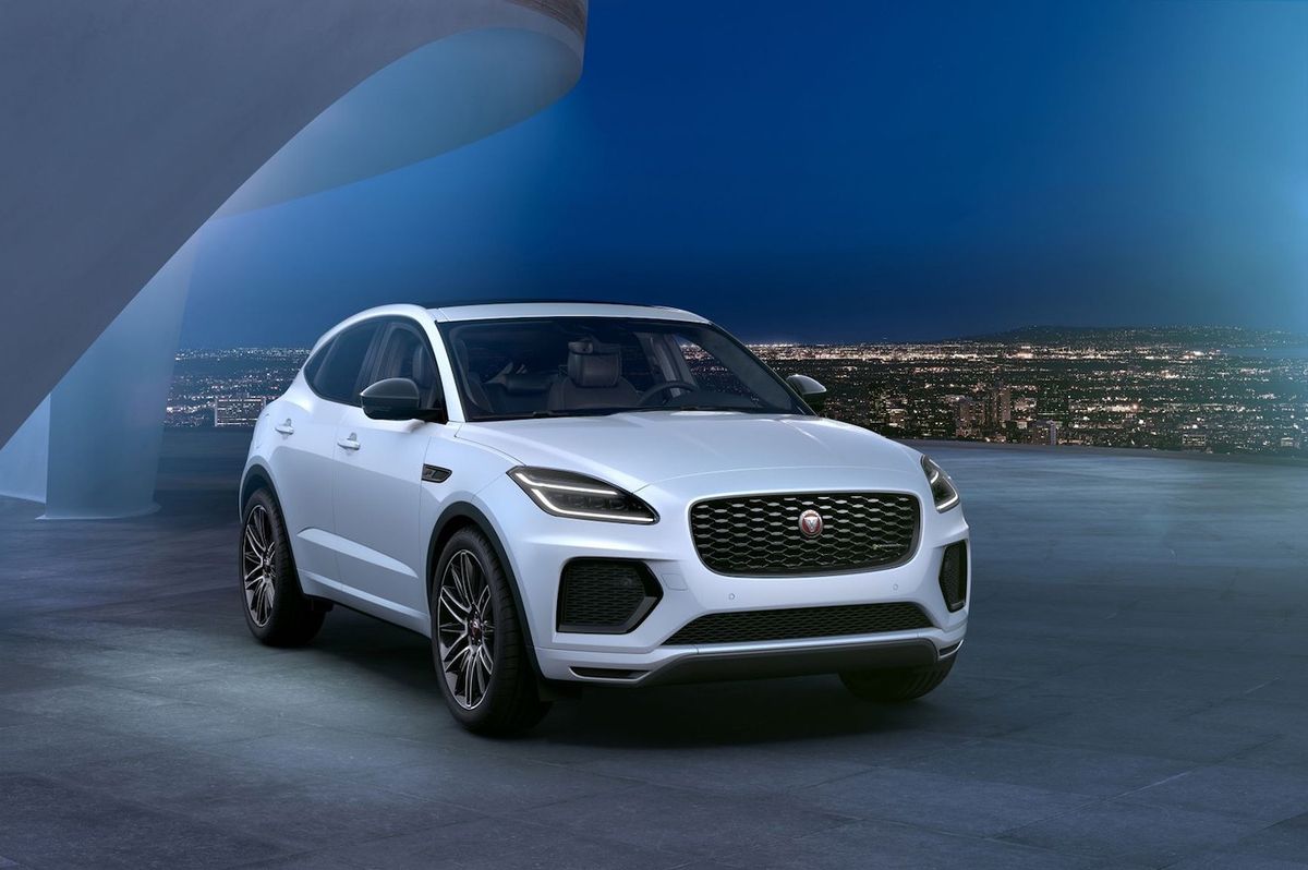 Jaguar E-PACE отримав спецкомплетацію та гібридні версії