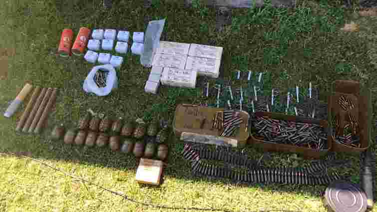 На Донбасі виявили схрон зі зброєю, власника затримали