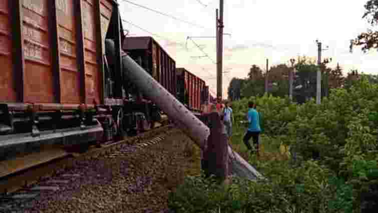 Низка поїздів суттєво затримуються через аварію під Києвом