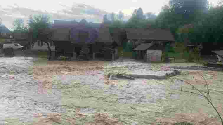 На Закарпатті через сильну зливу затопило кілька сіл